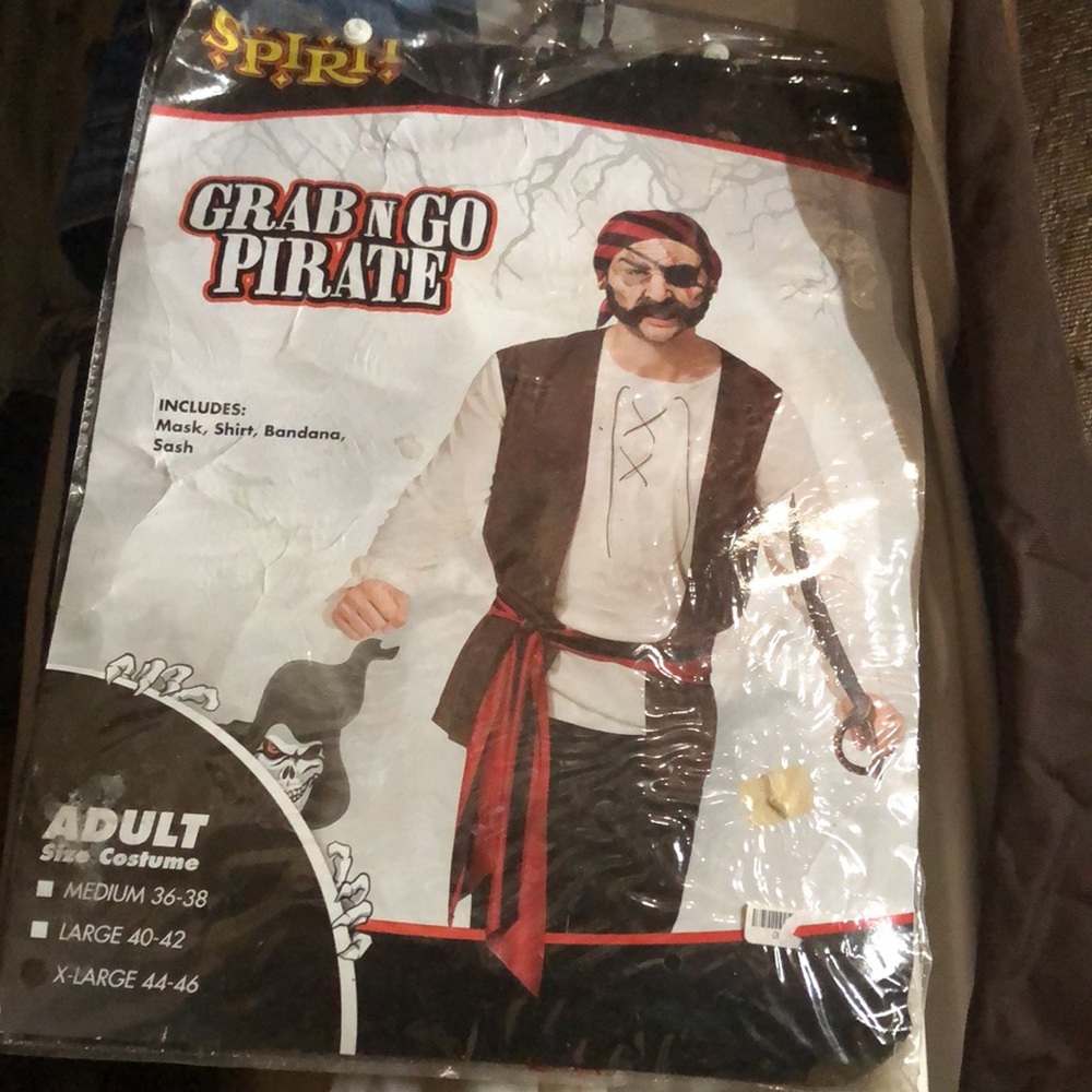 Spirit Halloween Grab and Go Pirate rubber mask shirt bandanna sash